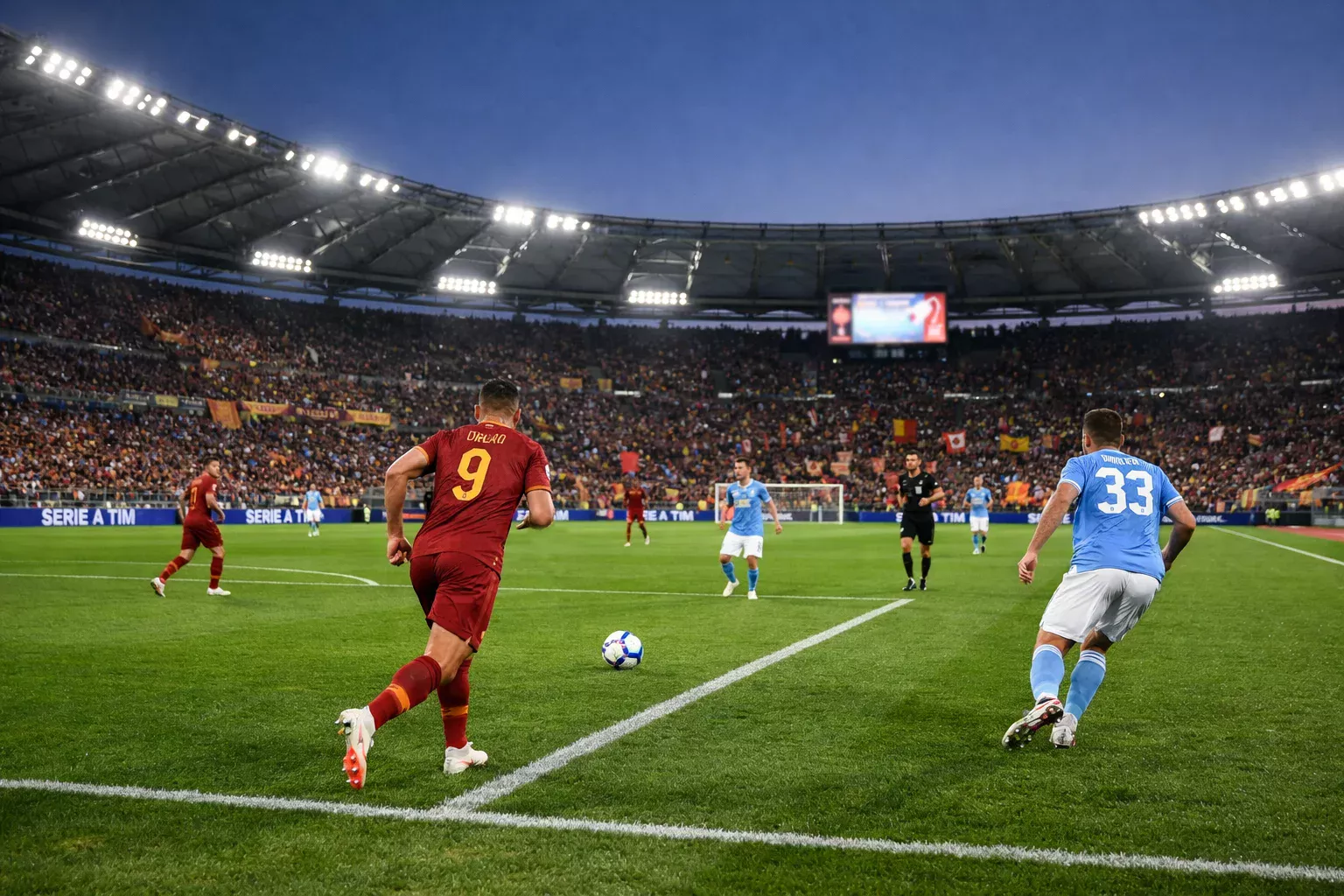 Stadio italiano durante una partita serale di Serie A